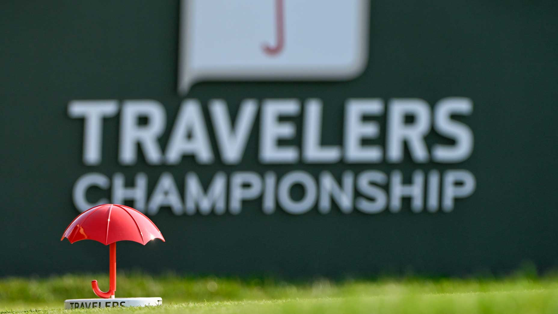 Sân golf với cờ Travelers Championship