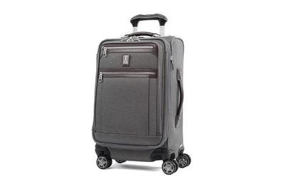 Vali kéo Travelpro Platinum Elite 21" Carry-On Spinner với thiết kế bánh xe MagnaTrac và chất liệu nylon bền bỉ.