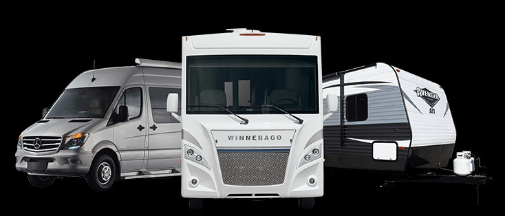 Hình ảnh minh họa một gia đình đang vui vẻ bên cạnh chiếc travel trailer đã qua sử dụng, thể hiện sự tiện nghi và ấm cúng của loại hình du lịch này.