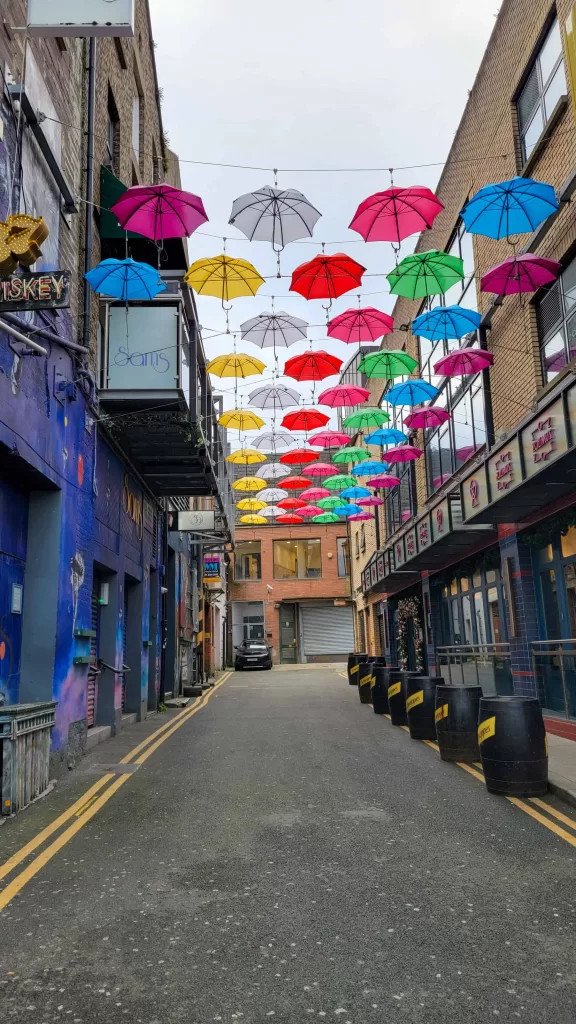Phố ô dù ở Dublin, một phần của hành trình 4 ngày ở Dublin