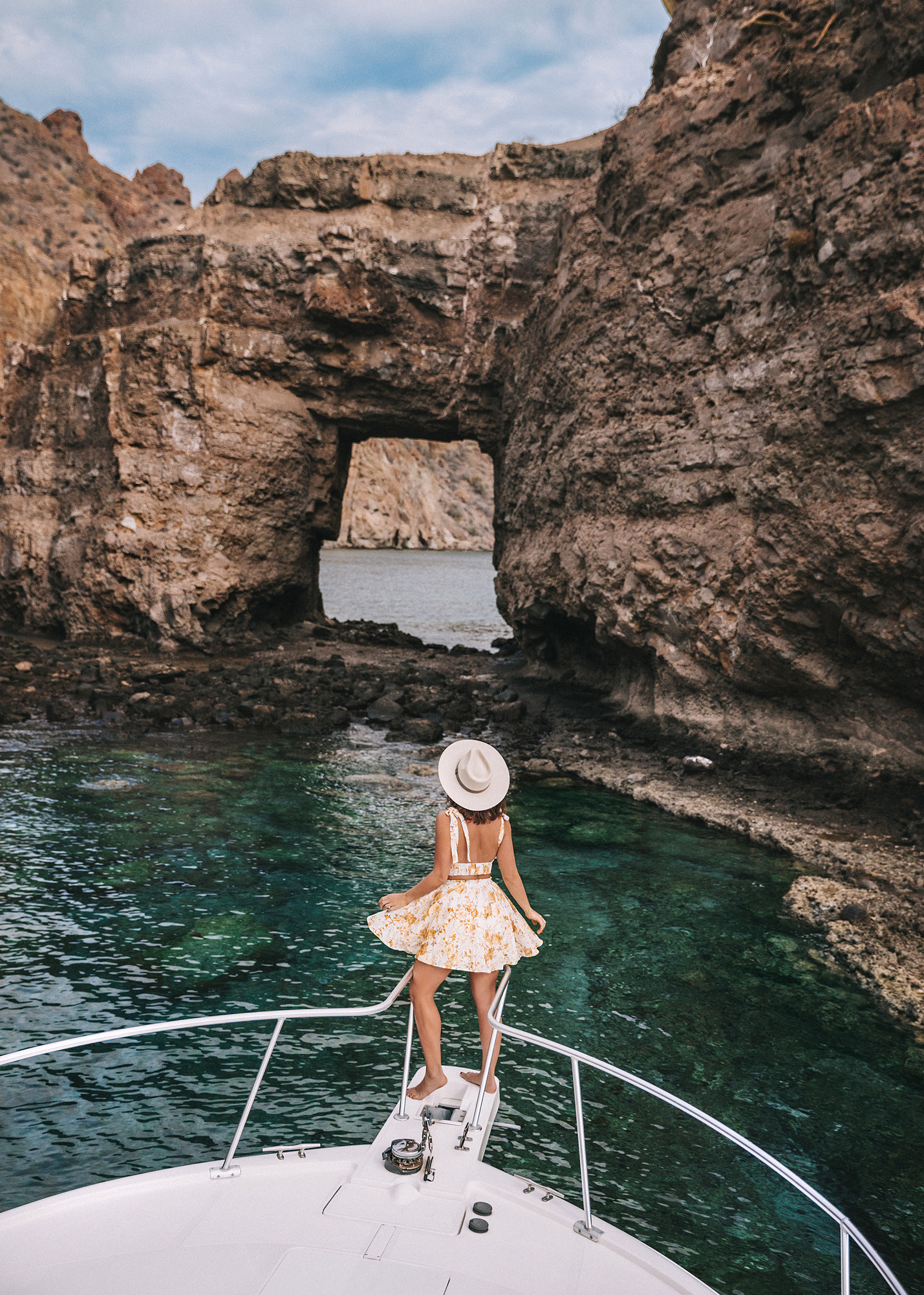 Bãi biển Loreto, Baja California, Mexico với làn nước xanh trong vắt và bờ cát trắng mịn