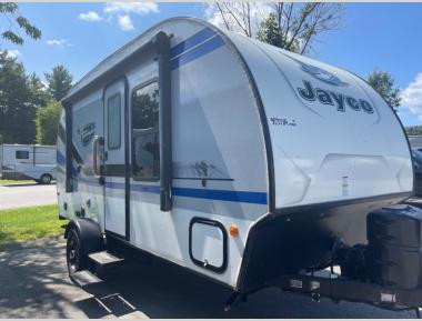 Hình ảnh minh họa một chiếc used 16 ft travel trailer for sale với nội thất tiện nghi