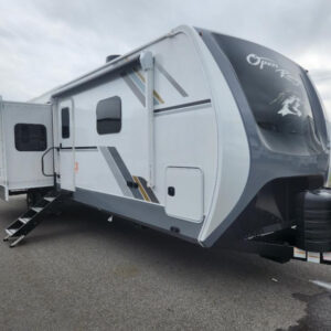 Travel Trailer rộng rãi với không gian giặt sấy tiện nghi