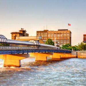 waterloo iowa bridge and building_Getty