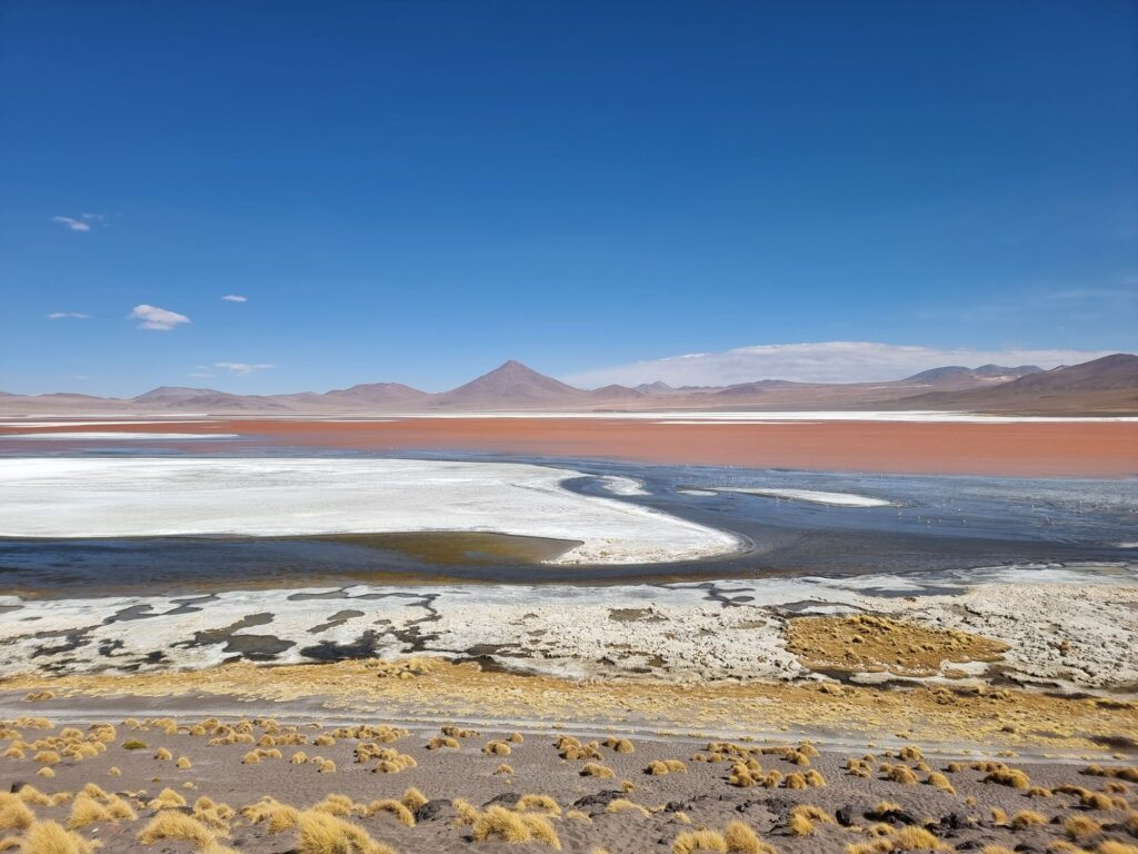 Salar de Uyuni, cánh đồng muối lớn nhất thế giới, một kỳ quan thiên nhiên của Bolivia